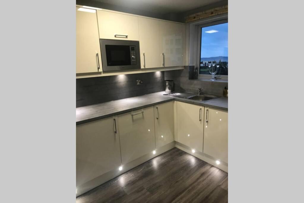 Largs Sea Front, Modern Apartment Экстерьер фото