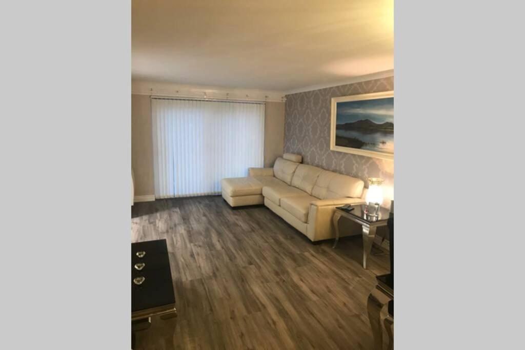 Largs Sea Front, Modern Apartment Экстерьер фото