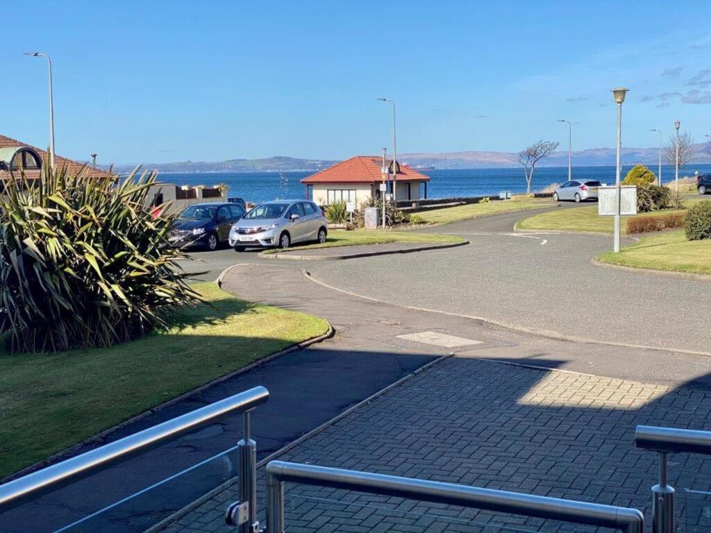 Largs Sea Front, Modern Apartment Экстерьер фото